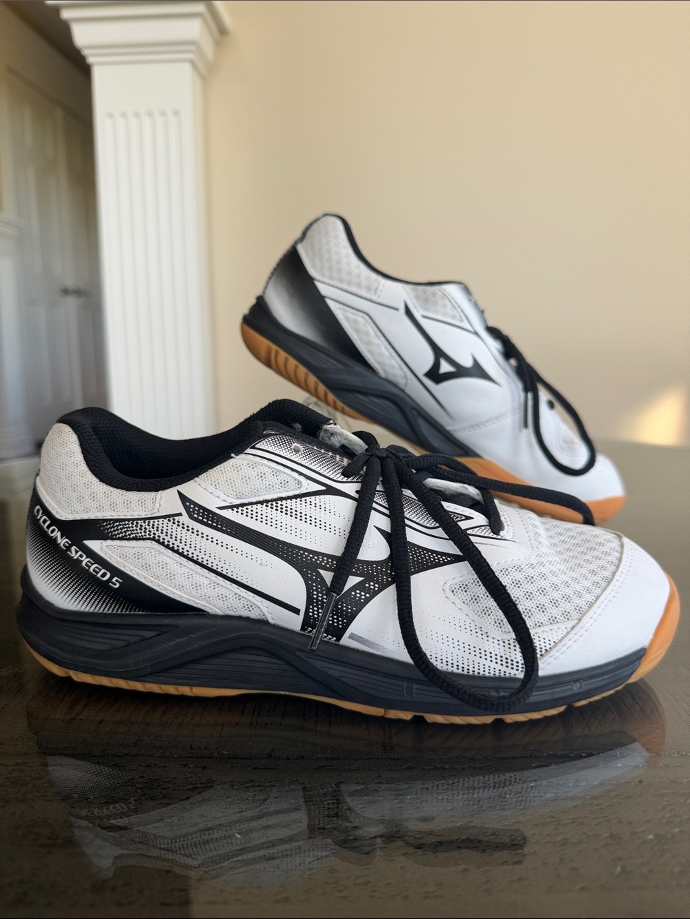 Mizuno Cyclone Speed 5 White, Black & Gum Court Shoes Womens Size 8